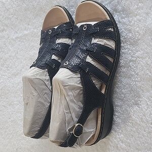 Clarks Collection Soft Cushion Blue Comfort Shoes Sandals New In Box 10N